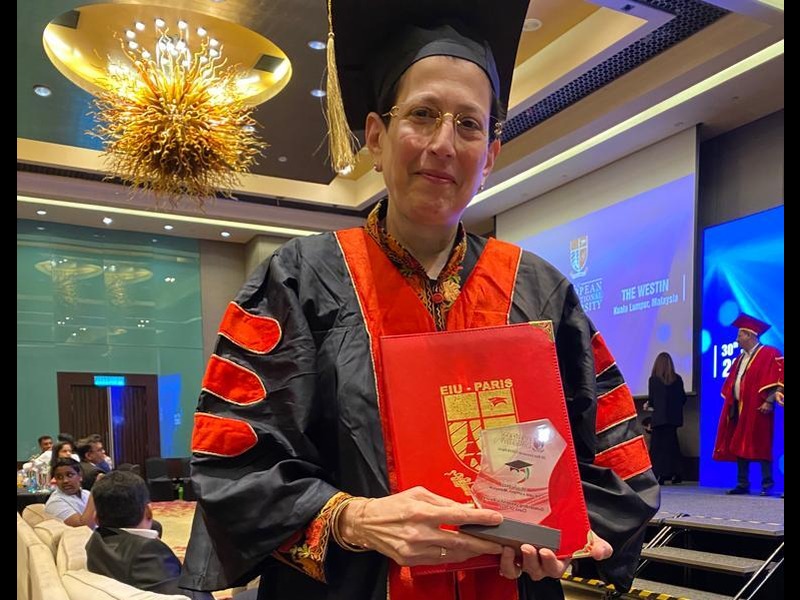 DrAnnahita4by3-2000x1406-800x600